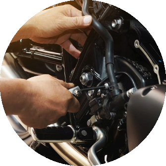 Egal ob Fahrzeug-Check, Wartung oder Reparatur – bei jedem unserer Service-Angebote kannst Du Dich auf die Erfahrung unserer Mechaniker verlassen.